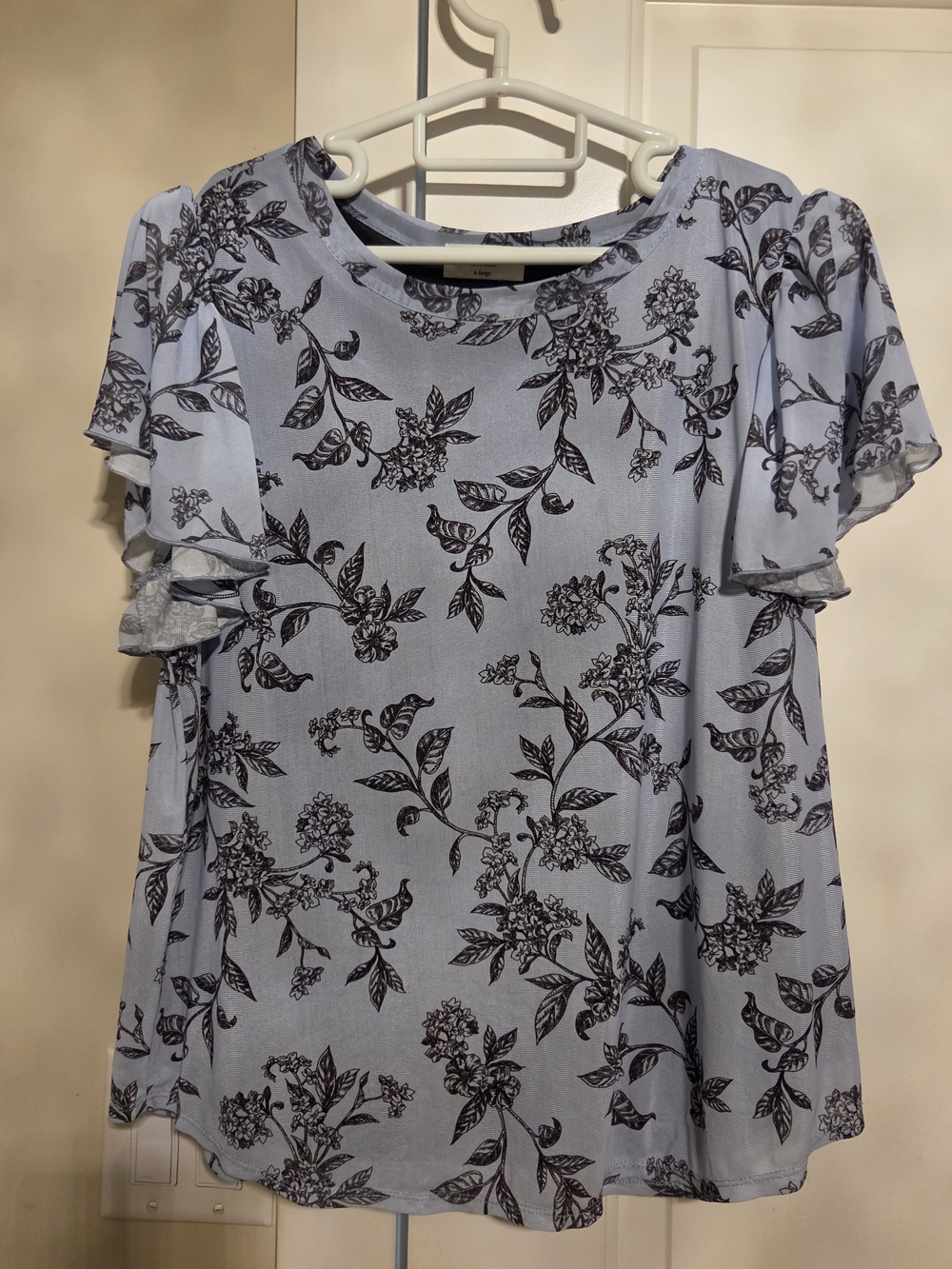 Kim & Cami Light Blue Floral Ruffle Sleeve Top